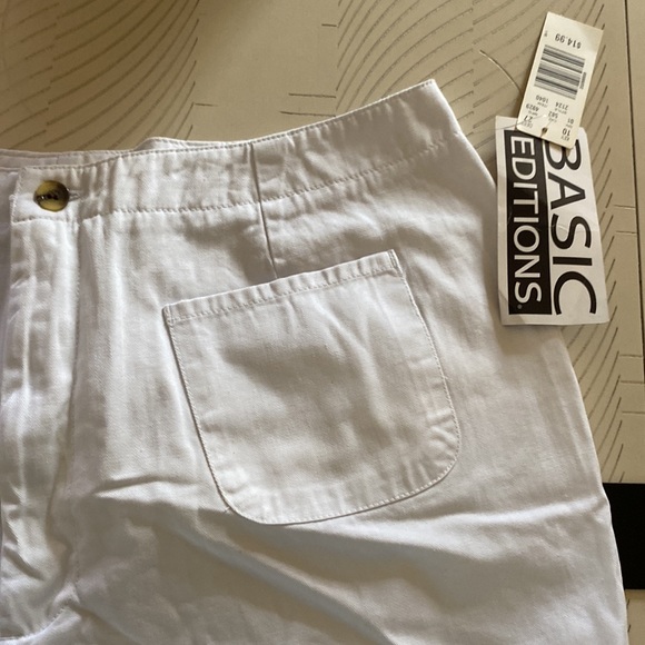 Basic Edition White Shorts. With Pockets In front. Size 16 - Picture 3 of 5
